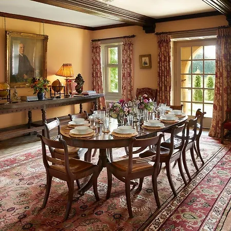 Langcliffe Hall * Settle